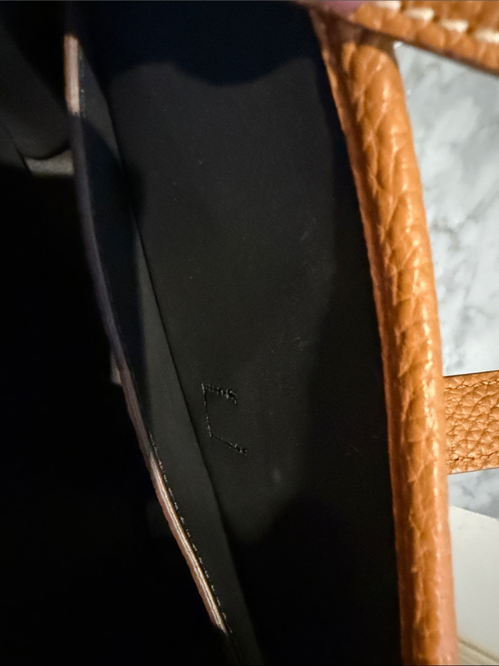 **EUC** Dooney & Bourke Tan Henrys Crossbody Bag Caramel - Picture 9 of 10